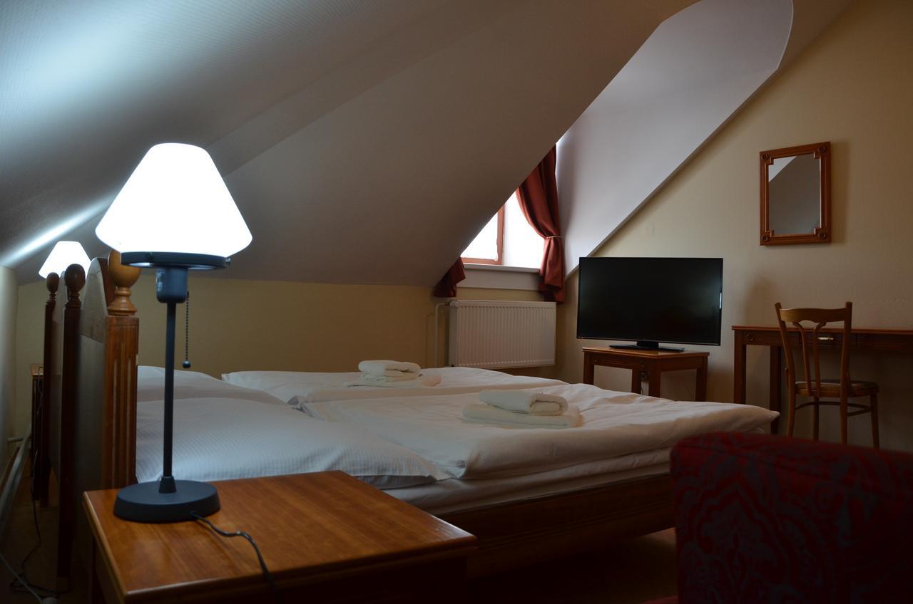 Hotel Napoleon Austerlitz Екстериор снимка